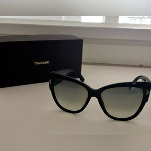 Tom Ford Anoushka black sunglasses
